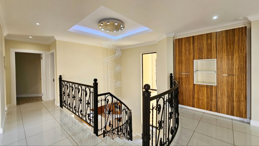 5 Bedroom Property for Sale in Kiepersol Free State